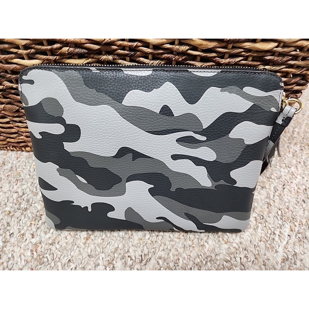 G.I.L.I. Haloguard Pebble Grain Leather Wristlet Clutch Bag Grey Camouflage